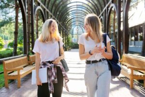 Tương Lai Giáo Dục Việt Nam: Khi Công Nghệ Trở Thành Người Thầy Đồng Hành